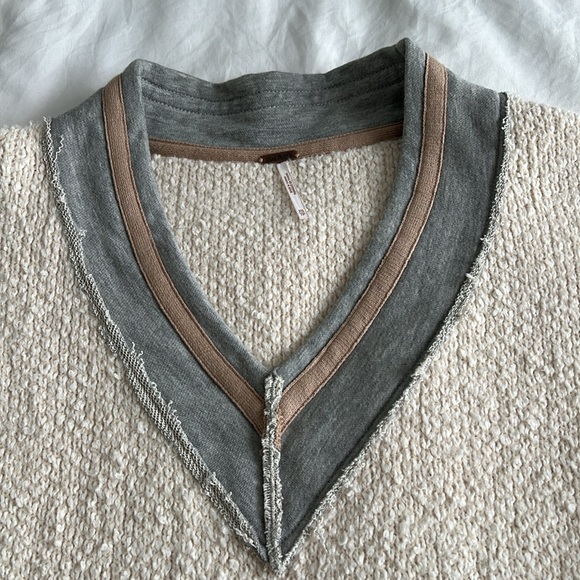 Free People Oversized Sweater xs/s like new condition - Picture 5 of 12